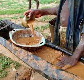 Ghana bekämpft illegalen Bergbau
