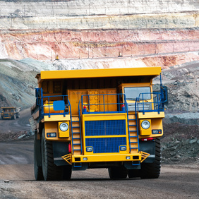 Bergbauunternehmen auf teils kuriosen und neuen Wegen.