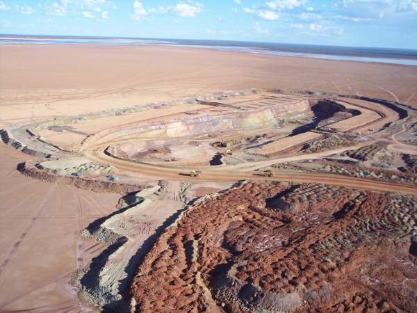 Blackham Resources bohrt auf neuen Zielgebieten