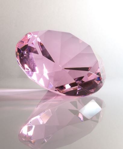 Abb4: rosa Diamant aus der Argyle Mine, Quelle: blog.brilliance.com