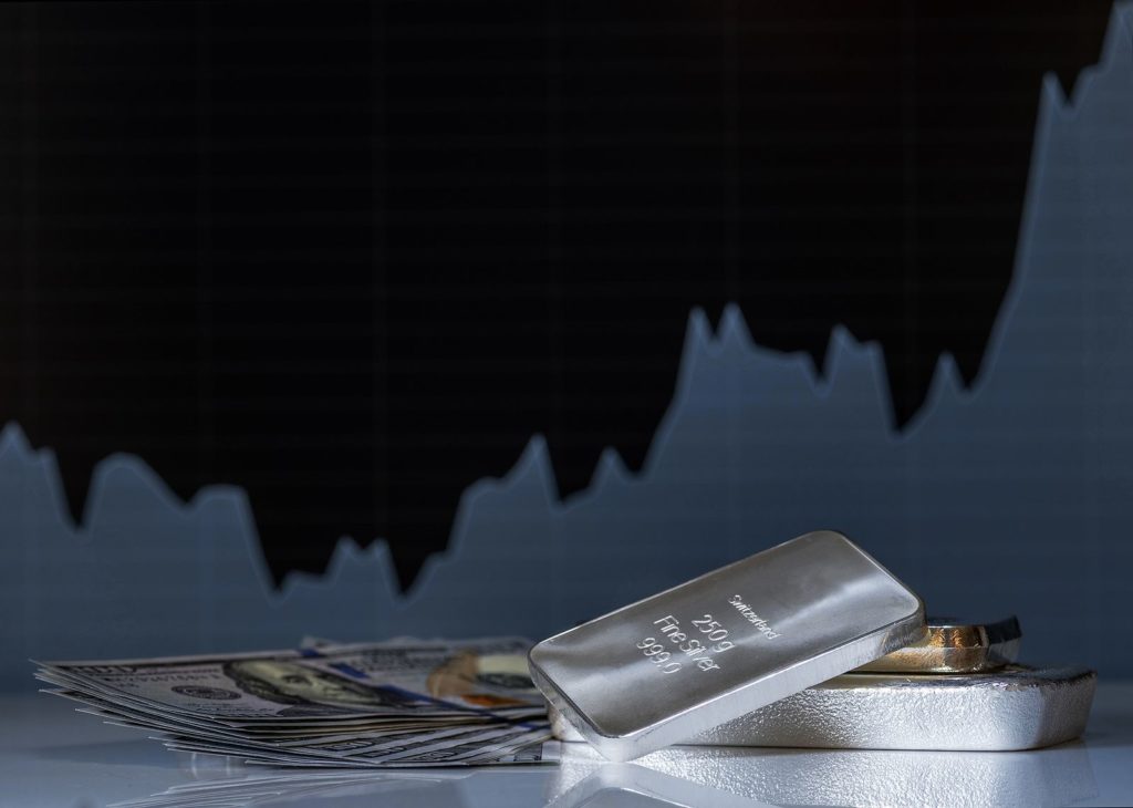 Silberpreis springt um 9,3% an einem Tag - Knickt die FED nach der BOE ein?  