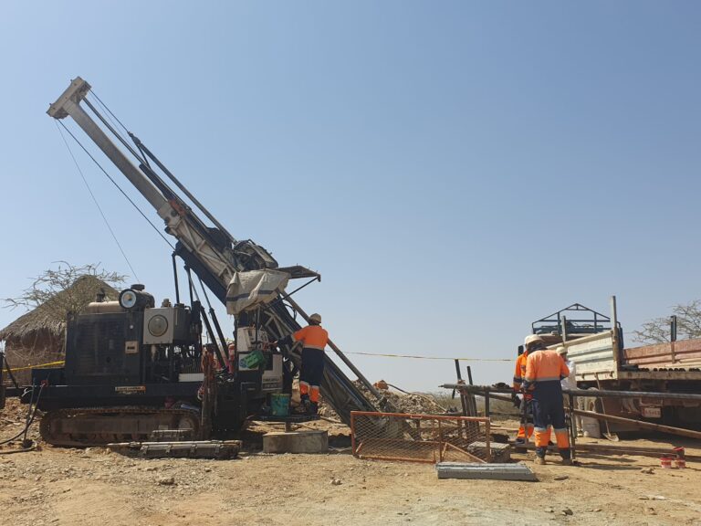 Alpha Exploration bohrt bei Aburna 18 m @ 15,33 g/t Au