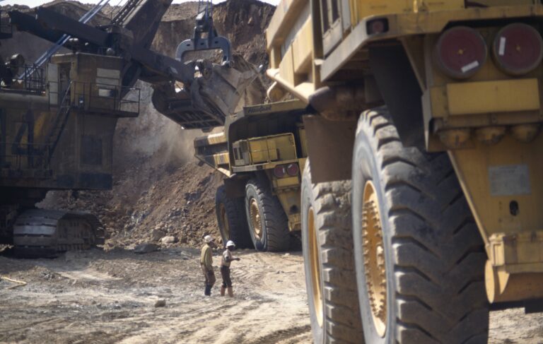 Die Rohstoffwoche: Alamos Gold, Energy Fuels, Ivanhoe Mines, District Metals, Alkane, Mandalay Resources, Osisko Development, Gold Fields, Gold Road