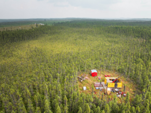 Spektakulärer Lithiumfund: Q2 Metals trifft mit Bohrloch 44 ins Schwarze