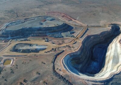 Aussichtsreicher Goldentwickler mit 2,2 Millionen Unzen vor Produktionsstart