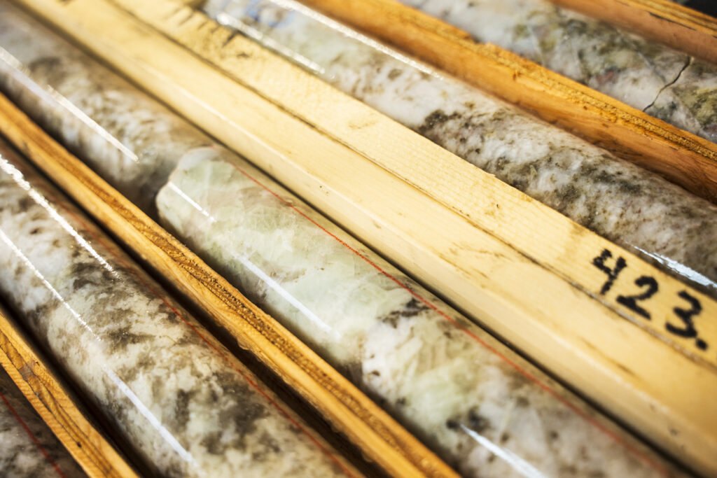 Q2 Metals entdeckt hochgradige Lithiumzone mit Rekordwerten in Quebec