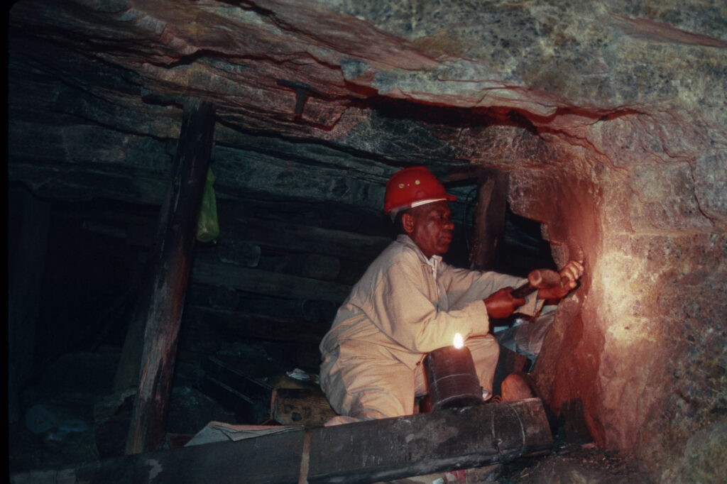 Goldkonzerne halten Mali trotz Eskalation die Treue