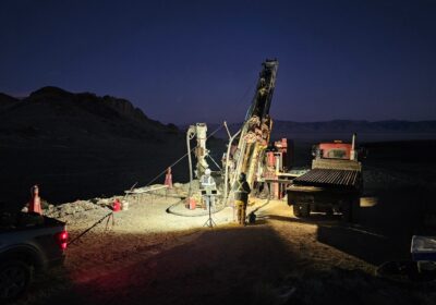 Ermutigende Bohrergebnisse: Silver Hammer st&ouml;&szlig;t unter historischer Mine auf hochgradige Silberzonen