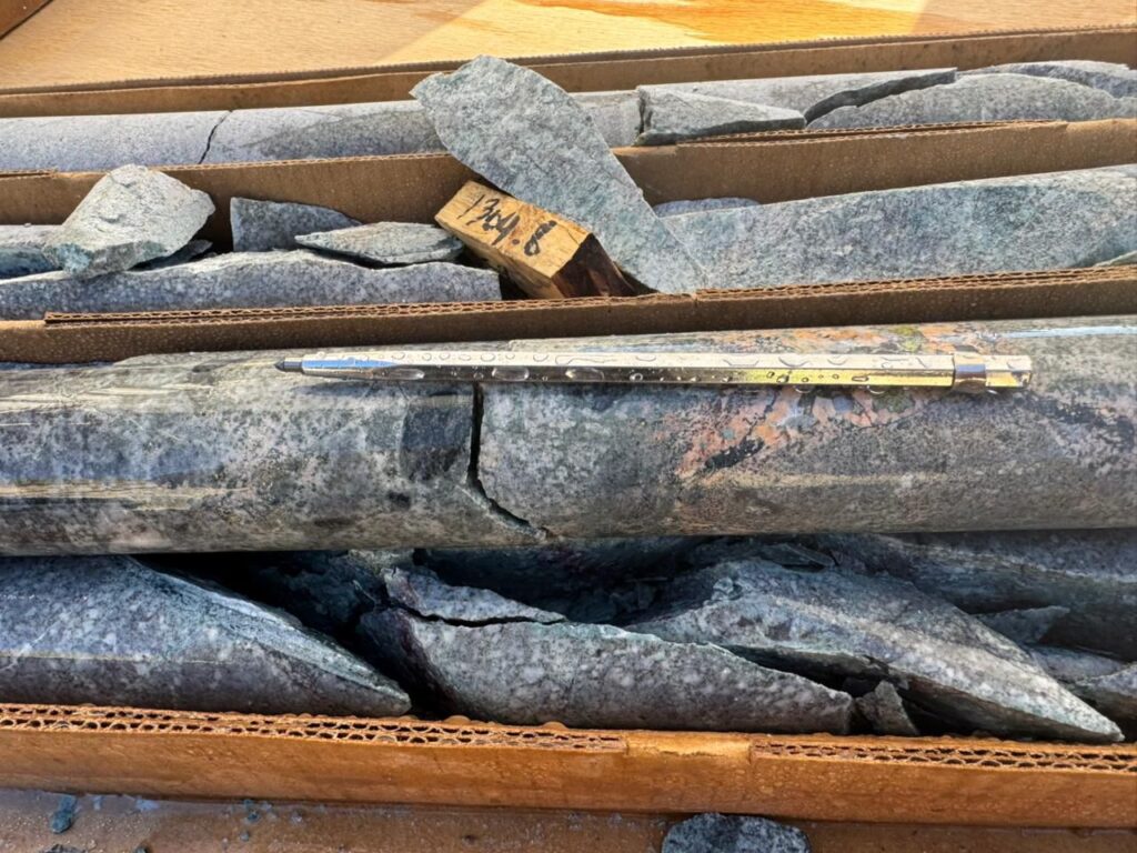 Prismo Metals: Bohrkampagne trifft Bonanza-Silber mit Kupferpotenzial in der Tiefe